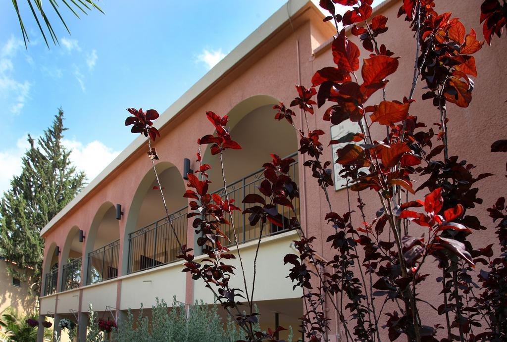 Shaar Hagolan Kibbutz Country Lodging Екстериор снимка