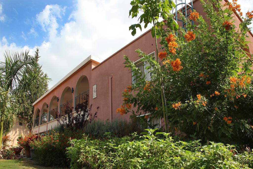 Shaar Hagolan Kibbutz Country Lodging Екстериор снимка