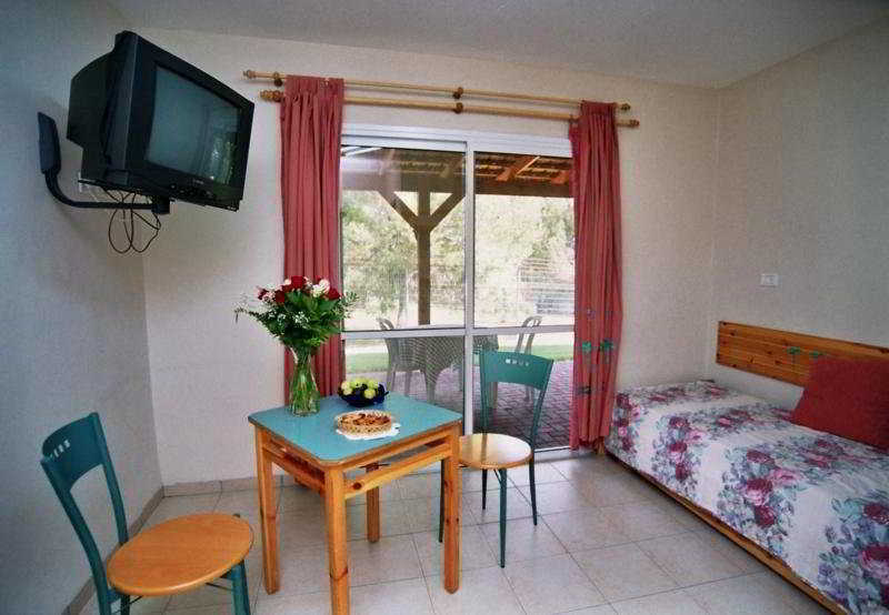Shaar Hagolan Kibbutz Country Lodging Hotel Екстериор снимка