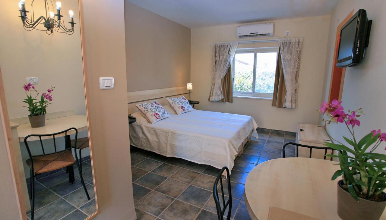 Shaar Hagolan Kibbutz Country Lodging Екстериор снимка