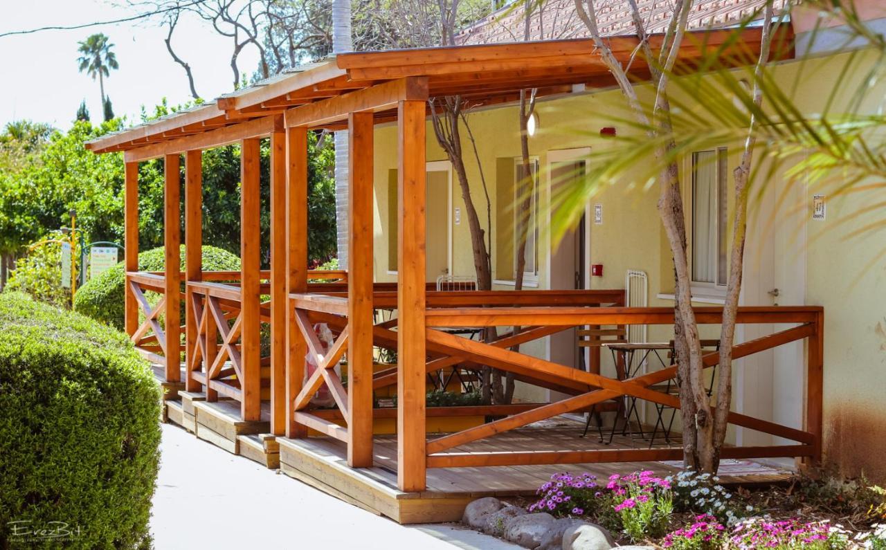 Shaar Hagolan Kibbutz Country Lodging Екстериор снимка
