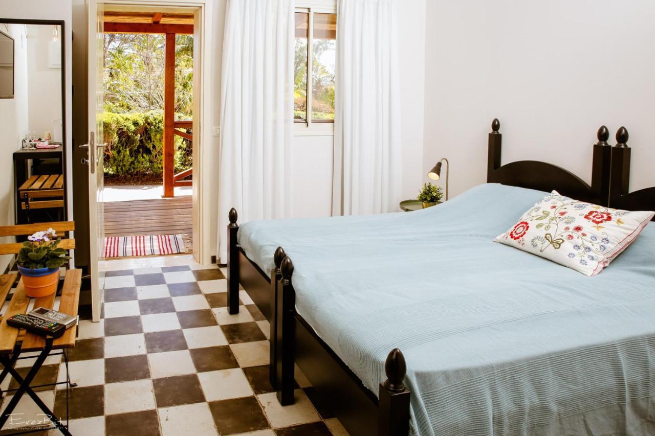 Shaar Hagolan Kibbutz Country Lodging Екстериор снимка